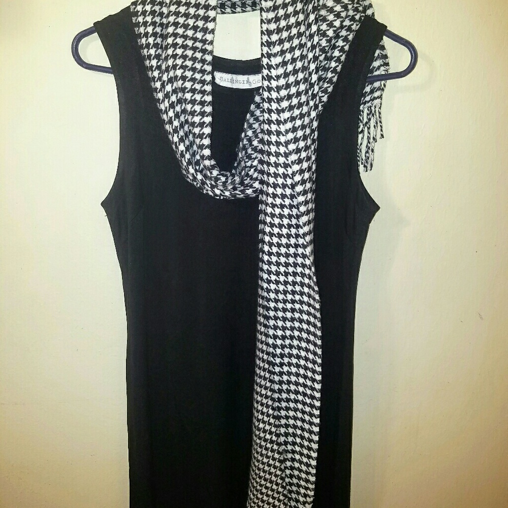 Ballinger Gold Sleeveless Black Maxi Dress…
